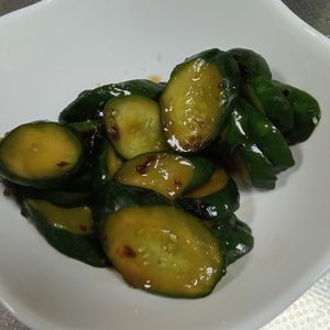 鶏皮坊主の作ってみた!投稿(切って漬けるだけでご飯がすすむ！「きゅうりのわさび醤油漬け」)