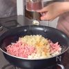 簡単✨とろ〜り幸せ♡肉汁溢れる【王道チーズインハンバーグ】の工程3