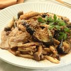 ご飯が進む！豚肉と茄子としめじのジンジャーガーリック甘辛炒め
