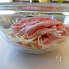 10分完成【レンジで簡単♪豚ともやしのミルフィーユ蒸し】の工程1
