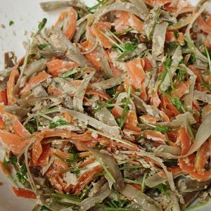 よっしーの作ってみた!投稿(レンジでOK《ごま油香る♡ごぼうのツナサラダ》)