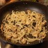 家にある材料だけで作れる♪【簡単ビーフストロガノフ】の工程2