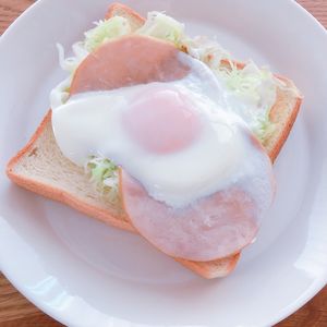 ミルクの作ってみた!投稿(ほんのひと手間!千切りキャベツのハムエッグ)