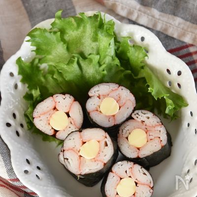 お弁当に~♪カニかまチーズの海苔巻き