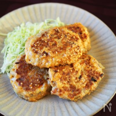 鯖缶レシピ脱マンネリ！
『鯖缶とはんぺんの味噌マヨバーグ』