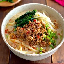 【家族絶賛♪担々うどん】麺にからむ濃厚スープ！
