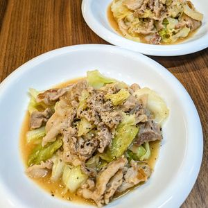 るるる♪の作ってみた!投稿(行列の定食屋さんの🍚たっぷりキャベツと豚こまの生姜焼き🤩)