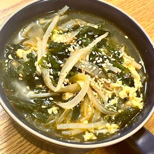 michuの作ってみた!投稿(簡単お店クオリティー！『ピリ辛☆韓国風わかたまもやしスープ』)