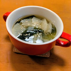 ゆきまる🐬🫧の作ってみた!投稿(【大根とわかめのごま中華スープ】5分煮るだけ♪)