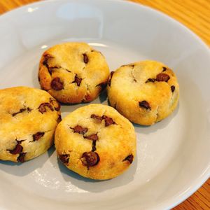 ミルクの作ってみた!投稿(カリッモチッと新食感がクセに♡生おからと米粉のチョコクッキー)