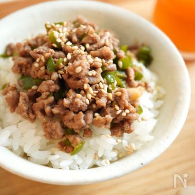 【幼児〜大人まで】ピーマンそぼろ丼♩