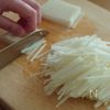 5分でやみつき！梅おかか大根サラダの工程1