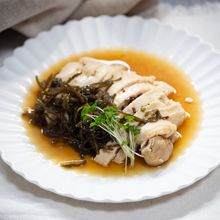 【材料3つ！】レンジで鶏ももの塩こんぶ酒蒸し