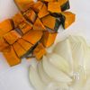 『かぼちゃと玉ねぎのお味噌汁』ほっこり優しい味の工程1