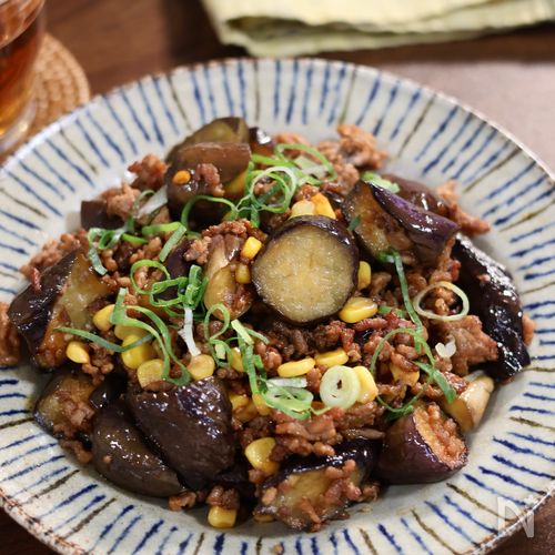 【ご飯が進む!】なすのひき肉のコーンの旨辛炒め