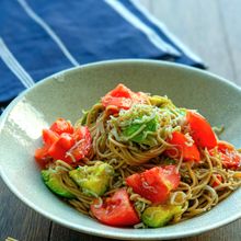 ＊しらすトマトアボカドの冷やし和え蕎麦＊