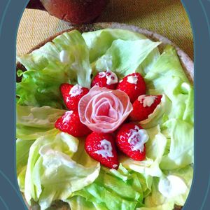 チョロリスの作ってみた!投稿(デパ地下風♪【いちごのヨーグルトサラダ】)