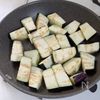 甘辛だれがじゅわっ♪【なすのしょうが焼き】の工程1