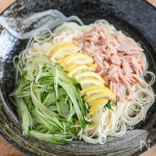シンプルな具材でもおいしい!白だしレモンそうめん