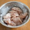 『鶏むね肉で☆チキン南蛮』揚げずにお手軽☆お肉やわらか♡の工程1