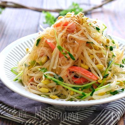 ひと鍋完結！豆もやしと豆苗と春雨とカニカマのナムル風サラダ