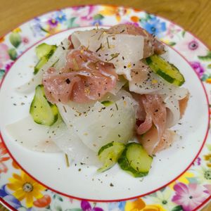 もんぶらん°・*:.。.☆の作ってみた!投稿(火を使わず簡単！おつまみ生ハムと大根のサラダ)