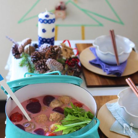 ビーツとモッツァレラ肉団子の豆乳なべ By がまざわ たかこ レシピサイト Nadia ナディア プロの料理家のおいしいレシピ