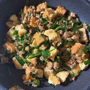 ぎずもの作ってみた!投稿(厚揚げとニラ《やみつき♡にんにく味噌炒め》)