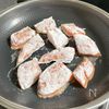 【醤油麹×漬ける】鮭の南蛮漬けの工程3