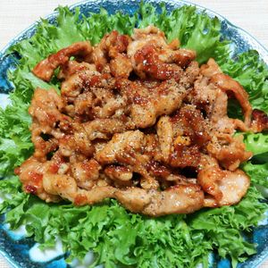 よっこの作ってみた!投稿(15分で完成♪豚こま肉のにんにくバター醤油炒め)