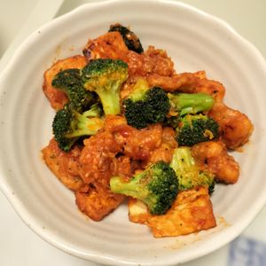 美沙智【みさと】の作ってみた!投稿(【鶏肉とブロッコリーのチリソース炒め】ご飯が進む節約おかず！)