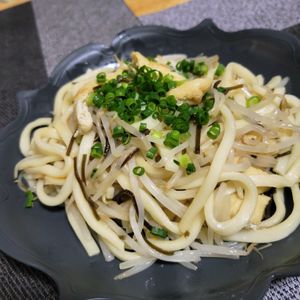 ヴェルの作ってみた!投稿(【もやしと油揚げの塩昆布焼うどん】お肉なしでも激うま！)