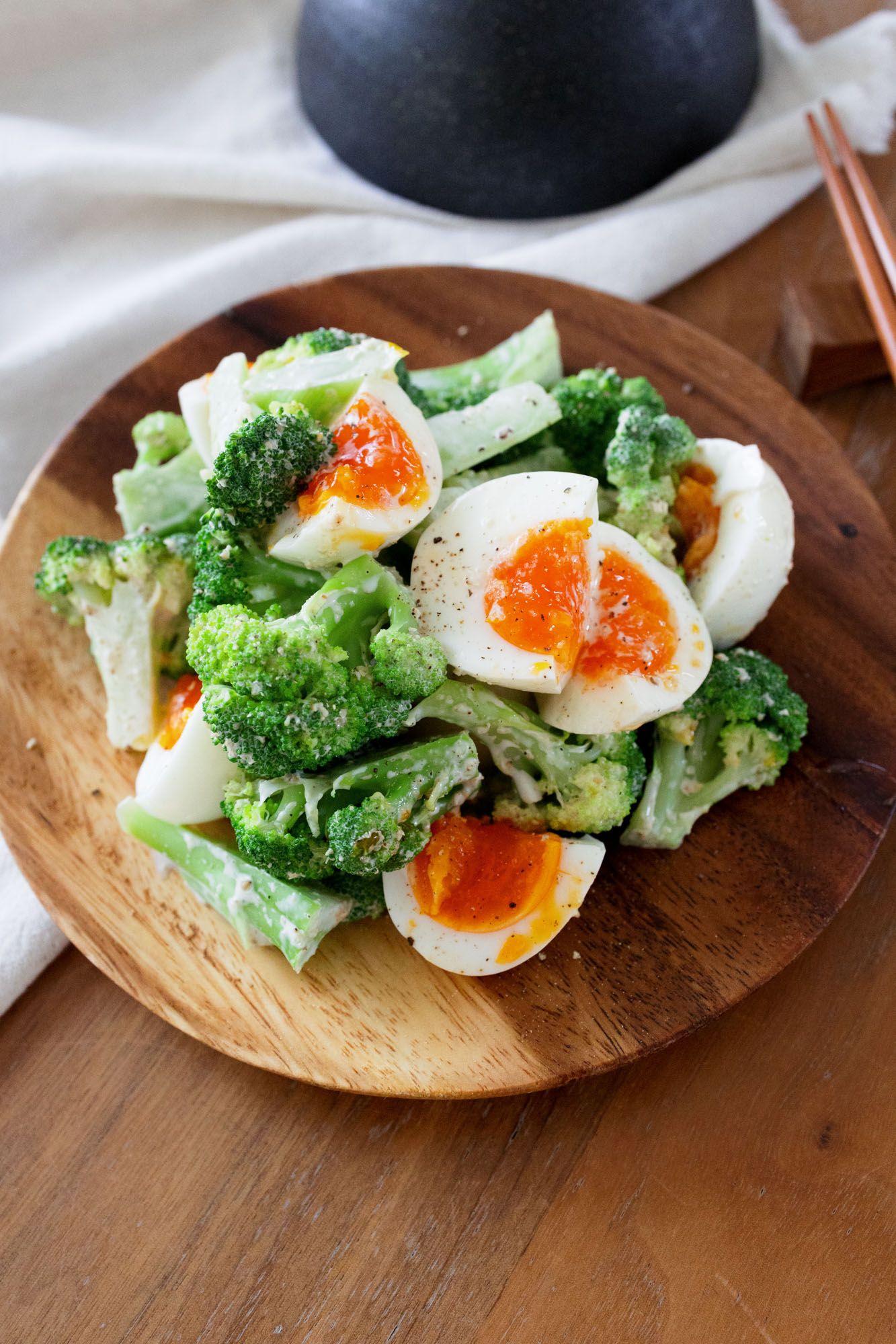 ブロッコリーと卵の胡麻マヨサラダ』すり胡麻でコクUP☆簡単 | レシピ