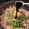 苦味を和らげて食べる【ゴーヤと豚バラ甘辛丼】の工程4