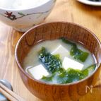 豆腐とわかめのお味噌汁