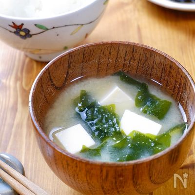 豆腐とわかめのお味噌汁