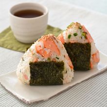 鮭とクリームチーズのごちそうおにぎり