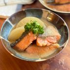 【余った白味噌で作る♡】鮭大根の白味噌出汁バター煮