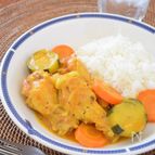 鶏手羽元とズッキーニのターメリックカレー