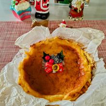 【バスクチーズケーキ】今年のクリスマスケーキです。