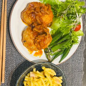 505218の作ってみた!投稿(【ふわふわジューシー♡絶品きのこの煮込みハンバーグ】)