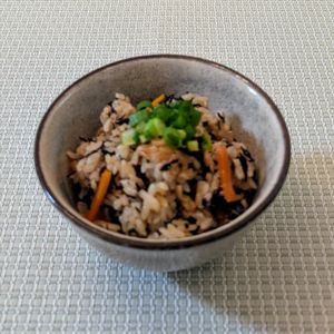 𝔂𝓾𝓶𝓲🍓の作ってみた!投稿(【ひじきとツナの炊き込みご飯】栄養満点◎入れて待つだけ！)