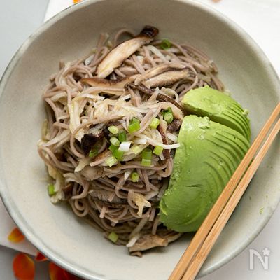 大根と椎茸のそばサラダ