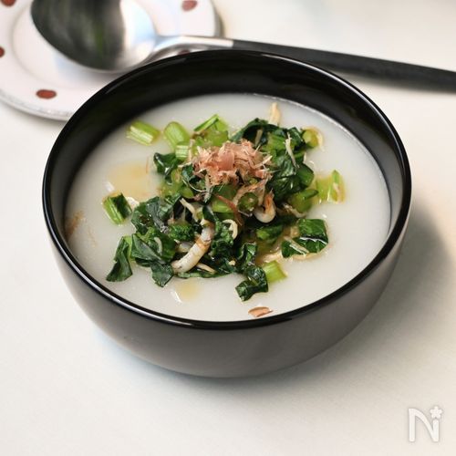 胃にやさしい！小松菜としらすの米粉スープ