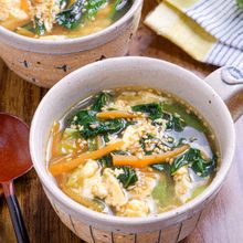 【小松菜と卵の中華風スープ】すぐできる!節約絶品スープ♡