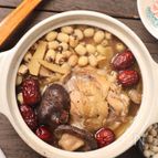 元気になりたい日に。鶏肉の薬膳スープ