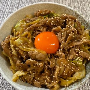 楽ラク手抜キッチン🐶🐾の作ってみた!投稿(【豚こまキャベツのスタミナ丼】がっつりおいしい節約丼♪)