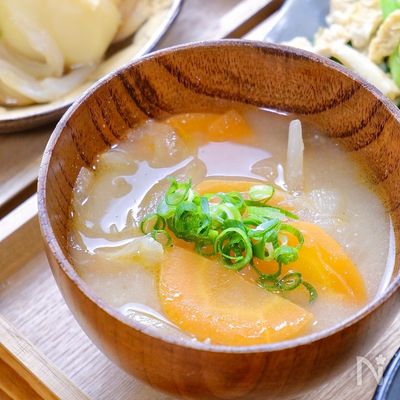 玉ねぎと人参のお味噌汁