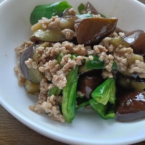 ぽぽペの作ってみた!投稿(茄子とピーマン《絶品♡中華そぼろ炒め》)