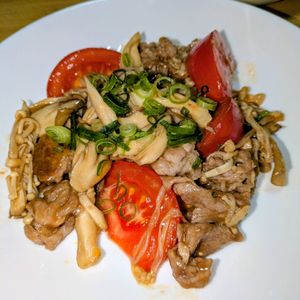 joe sanの作ってみた!投稿(牛こまときのことトマトのコク旨バター炒め)